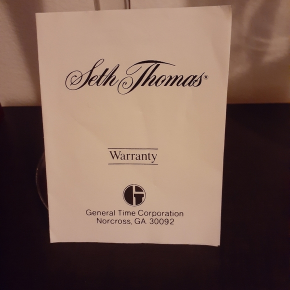 Seth Thomas Cordless Travel Clock Radio. - Picture 4 of 6